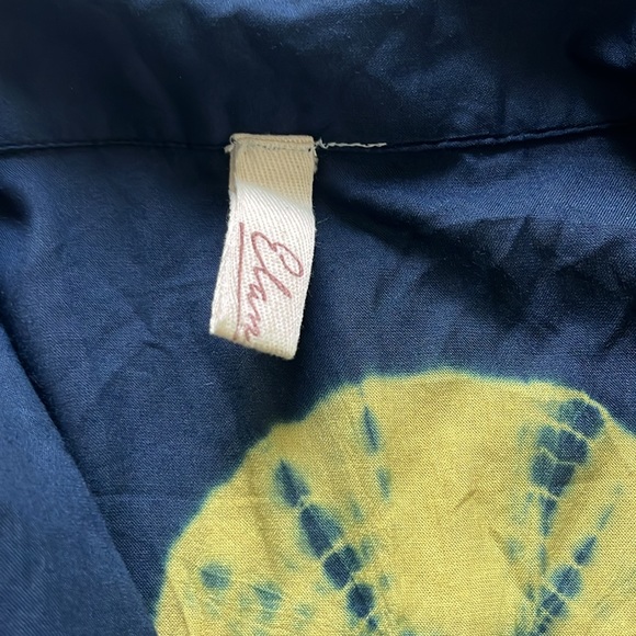 || Elan || Button Down•  Tunic Top • Bold Print • Navy and Gold Batik - Picture 3 of 10